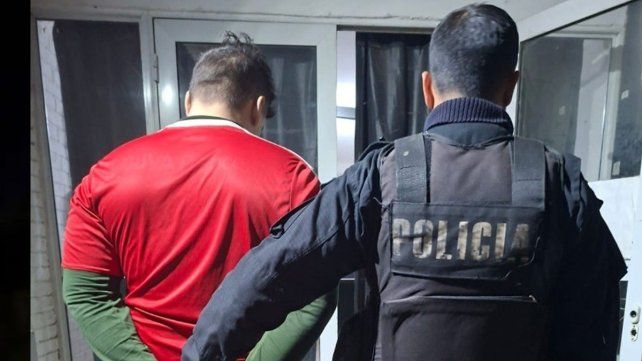 {altText(<p>Arrestan a un hombre de 37 años con antecedentes por narcotráfico y expolic{ia</p>,Femicidio en Rosario: quién es el expolicía condenado por narcotráfico que fue detenido por el crimen)}