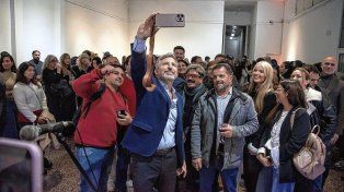 El gobernador homenajeó a periodistas y destacó su rol clave para la democracia