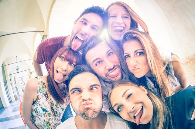 Las selfies aumentan contagio de piojos en adolescentes