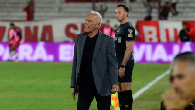 Miguel Angel Russo no se apresura por probar el equipo que visitará a Vélez. Se toma el tiempo necesario antes de hacerlo.