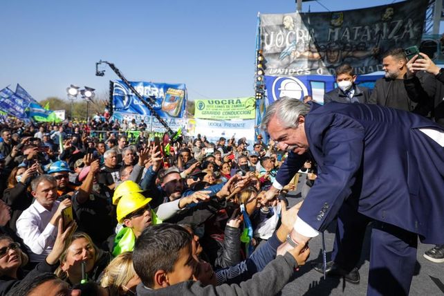 Saludos. El presidente encabezó un acto en Esteban Echeverría.