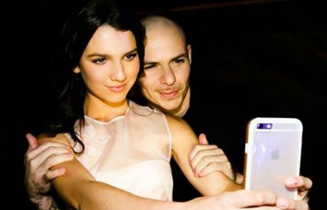La quinceañera y Pit Bull.