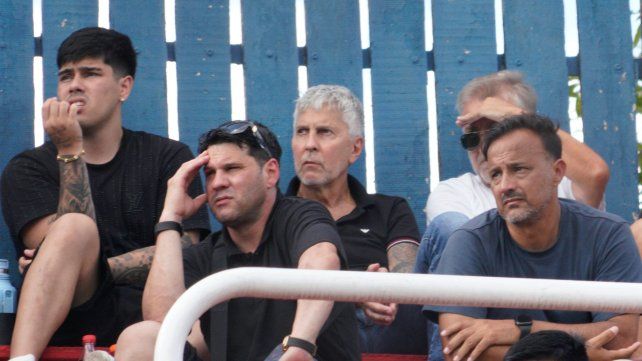 El papá de Messi fue al estadio Gabino Sosa a fines de marzo con sus familiares.