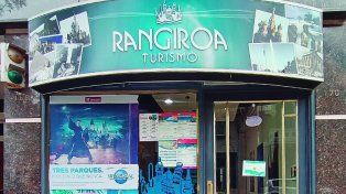 La agencia de viajes, Rangiroa Turismo, está ubicada en Bahía Blanca y ofrece una variedad de servicios tanto para turismo nacional.