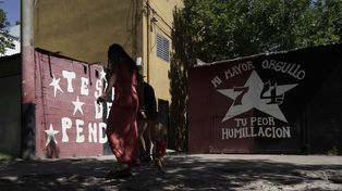 Villanueva fue asesinado frente a un mural de Santa Fe al 7700, a metros de la entrada a un Fonavi.