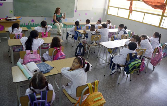El gobierno nacional impulsa la declaración de servicio estratégico esencial a la educación.