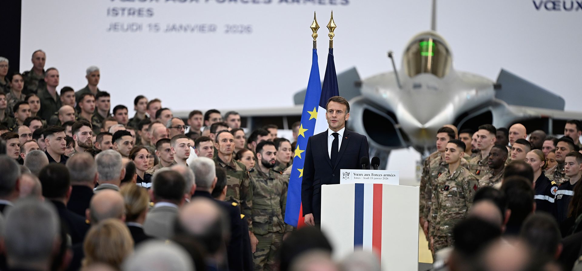 El presidente francés, Emmanuel Macron, canta el himno nacional tras pronunciar un discurso durante su visita a la base aérea militar de Istres, en el sur de Francia, el jueves 15 de enero de 2026. (Foto AP/Philippe Magoni, Pool) El presidente francés, Emmanuel Macron, canta el himno nacional tras pronunciar un discurso durante su visita a la base aérea militar de Istres, en el sur de Francia, el jueves 15 de enero de 2026. (Foto AP/Philippe Magoni, Pool)
