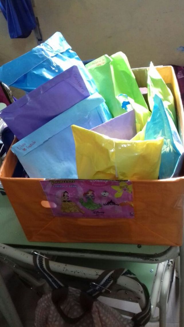 Alumnos de la escuela Drago donan juguetes a los niños del Hogar Estrada