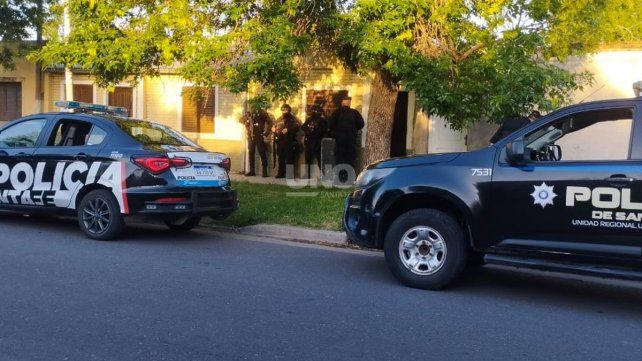 Un detenido durante los allanamiento en Guadalupe Oeste por amenazas calificadas 