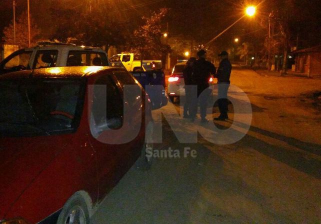 La mujer detenida tras el operativo policial en barrio Nueva Esperanza.