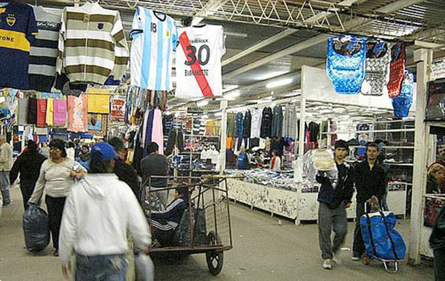 la salada. La feria de Lomas de Zamora vende muchas marcas apócrifas.