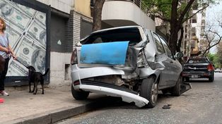 Un Fiat Palio se llevó la peor parte del choque que provocó el conductor de una camioneta Hyundai. 