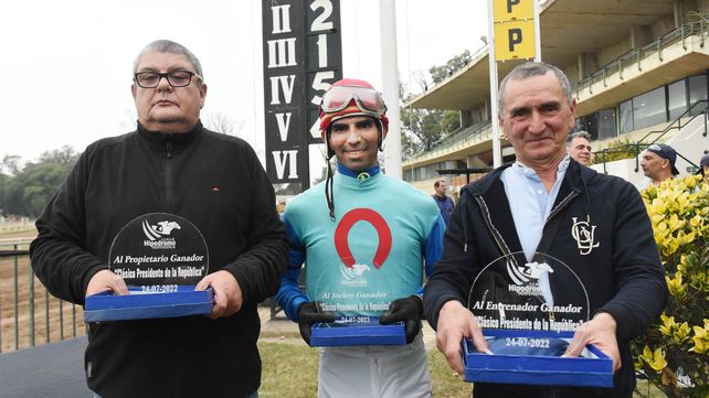 Los premiados en el clásico Presidente de La República, Juan Ublich y Omar Andrada