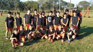 Un club de Paraná entrenará de negro para homenajear a Maradona