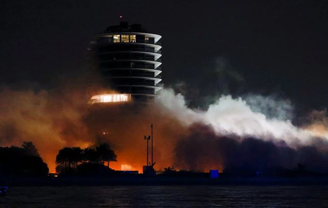 Impactantes imágenes de la demolición del edificio que colapsó en Miami