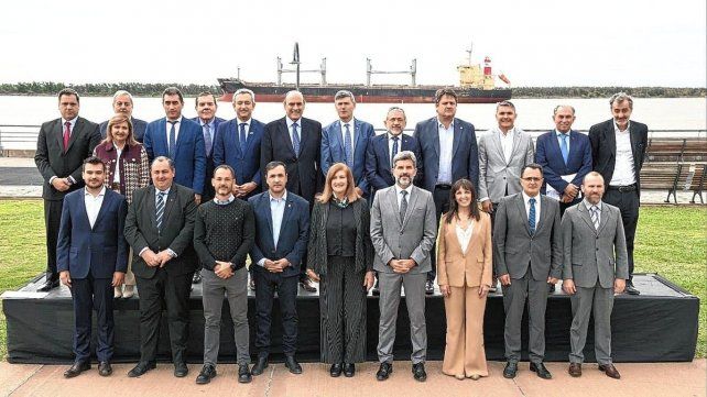 Poletti estuvo presente en el foro de intendentes con el ministro del Interior