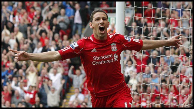 Maxi Rodríguez en el Liverpool celebra contra el Birmingham City en Anfield, el 23 de abril de 2011. REUTERS / Phil Noble