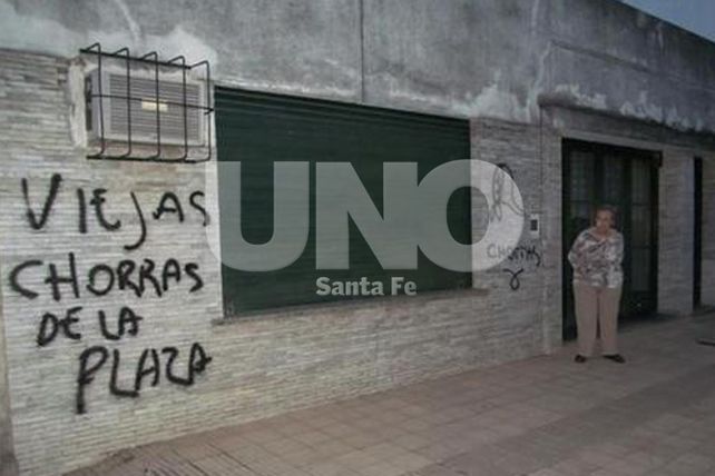 Repudio a las pintadas: “Los santafesinos debemos solidarizarnos con Queca”