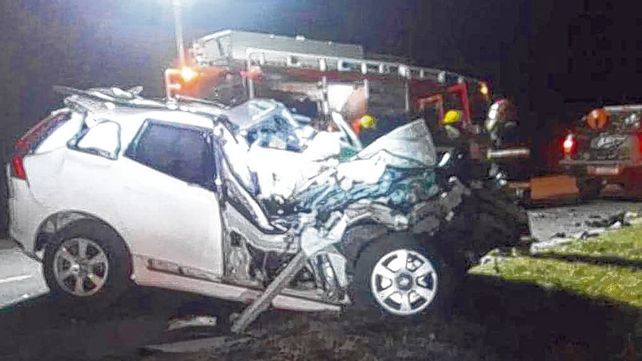 La Volvo XC60 de De la Sota superó la velocidad del camión y se incrustó en la parte trasera.
