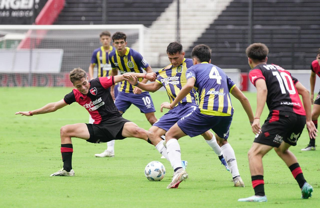 Newells y Central están haciendo un partido intenso