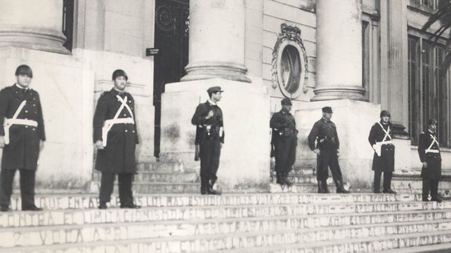 El archivo: una noche de bastonazos que llenó de sombras la universidad
