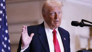 Una extraña teoría, nacida a partir de los archivos del Caso Epstein, vincula al presidente Donald Trump con una serie de sucesos inverosímiles