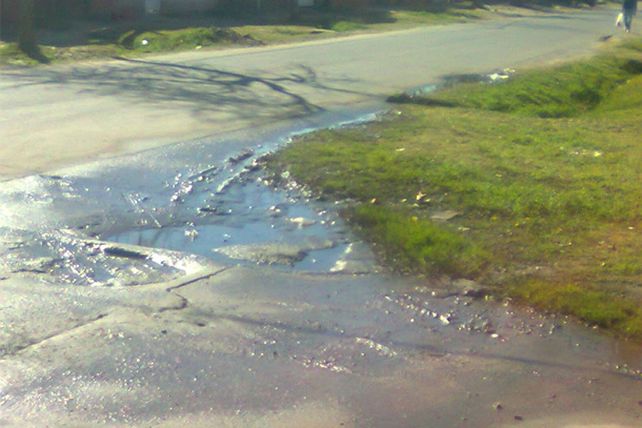 Barrio Alfonso: vecinos de la zona denuncian el ingreso de líquidos cloacales a sus casas