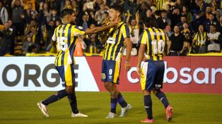 El festejo de Veliz ante Gimnasia. El triunfo de Central fue uno de los más relevantes de la 9ª fecha de la Liga Profesional.