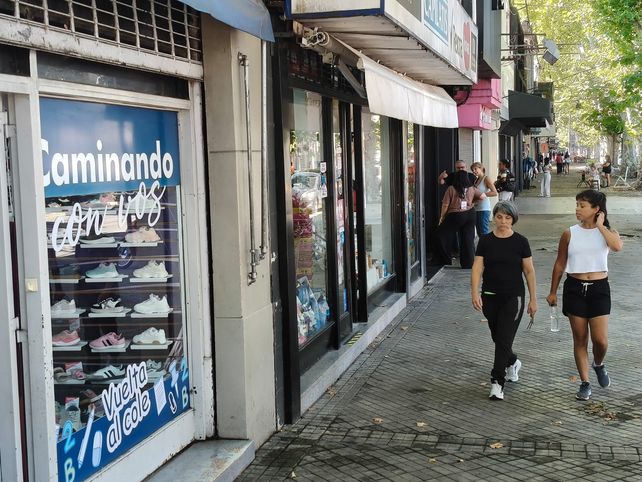 El paro se hizo sentir en Rosario, pero el centro mantuvo actividad comercial