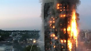 Vi gente con sábanas en las ventanas, contó una testigo del incendio