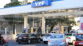 La venta de combustibles bajó en relación al año pasado por el derrumbe del gasoil común.&nbsp;