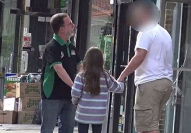 Experimento social en que una nena simulaba estar perdida casi termina mal