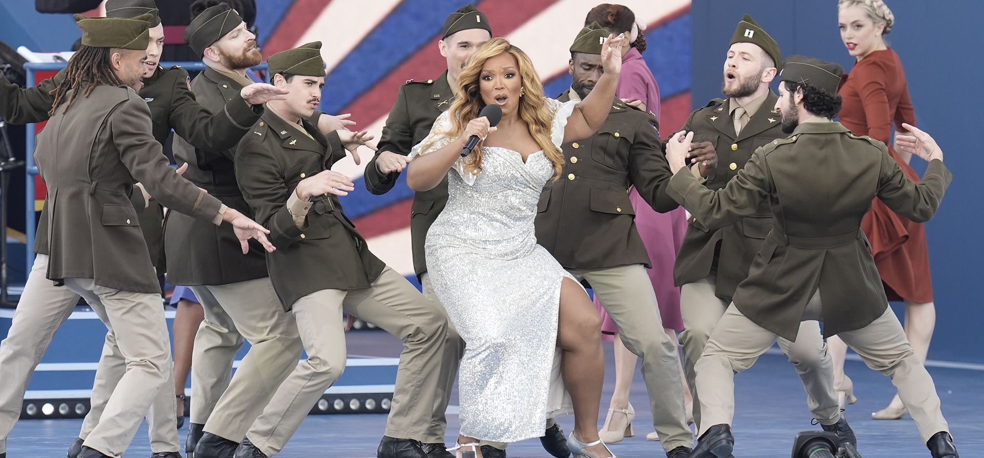 La cantante Marisha Wallace interpreta 'Sing Sing Sing' durante un evento conmemorativo del 80º aniversario del Día D, en Portsmouth, Inglaterra, el miércoles 5 de junio de 2024. (Leon Neal/Pool vía AP) La cantante Marisha Wallace interpreta 'Sing Sing Sing' durante un evento conmemorativo del 80º aniversario del Día D, en Portsmouth, Inglaterra, el miércoles 5 de junio de 2024. (Leon Neal/Pool vía AP)