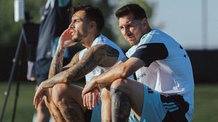 Leandro Paredes y Lionel Messi, dos campeones del mundo que van por otro desafío.