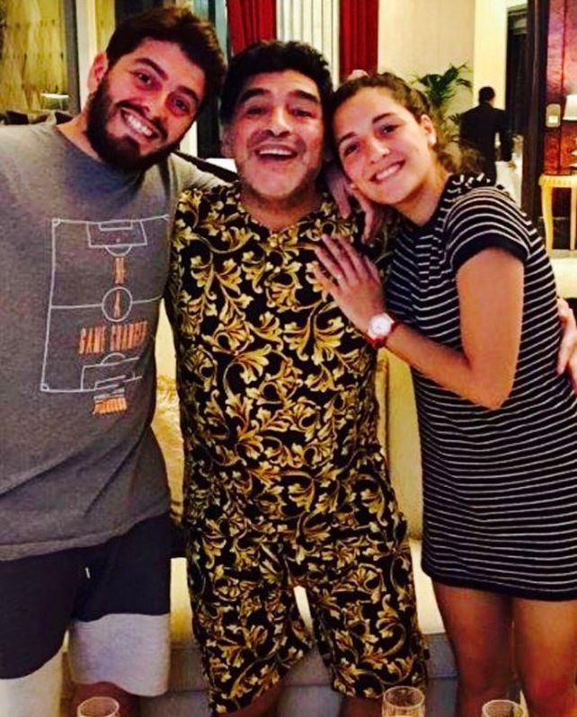 Diego Maradona recibió su cumpleaños con un pijama de-so-pi-lan-te