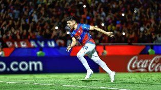 Claudio Aquino, que alguna vez pasó por Unión, está cerca de ser incorporación de Vélez.