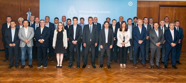 En el Palacio de Hacienda. Sergio Massa recibió a mandatarios provinciales salientes y entrantes.