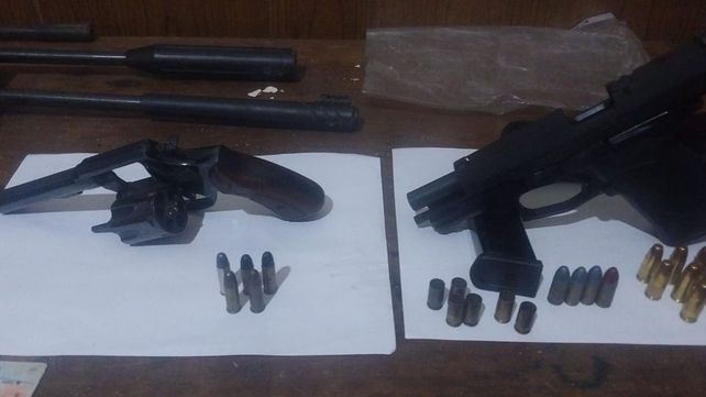 Tres detenidos y cuatro armas de fuego secuestradas tras una veloz persecución policial
