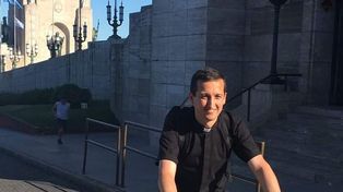 Juan Llavallol en un paseo en Rosario, es el vicario de la flamante Región del Plata del Opus, que conforman Argentina, Uruguay, Paraguay y Bolivia.
