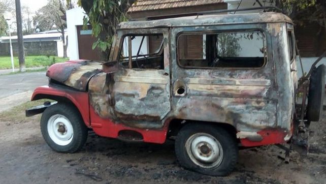 El concejal al que le incendiaron el auto dijo que fue 100% intencional