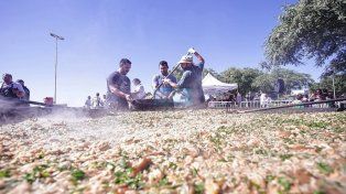 Este sábado el club Tilcara realiza una nueva edición de la tradicional Gran Paella Paraná.&nbsp; La novena edición vuelve a desarrollarse en el Pato Sirirí