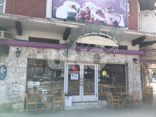 Con carteles en las vidrieras, los comercios santafesinos se quejan de las tarifas eléctricas