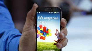 Samsung da batalla en el terreno de  Apple con el lanzamiento de el nuevo teléfono Galaxy S4
