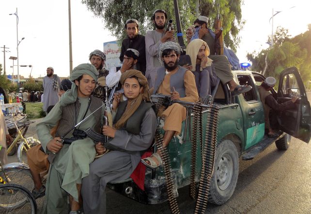 Intidimante. Así patrullan Kabulos los talibanes. Afirman que sólo dan seguridad