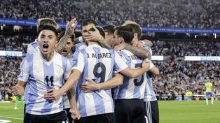 La selección argentina puso el juego bonito, con un baile y la clasificación al Mundial