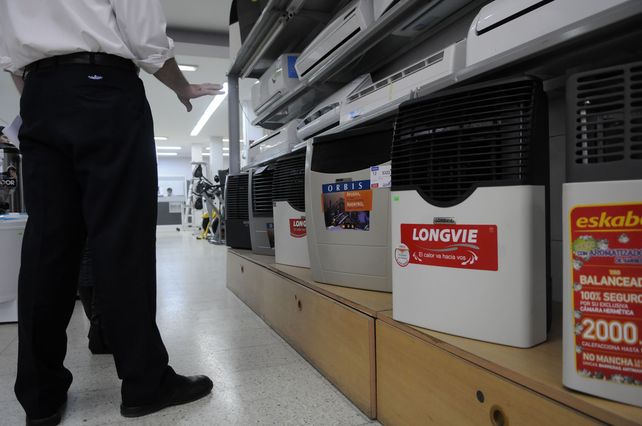 Por primera vez en 17 meses el comercio tuvo una leve mejoría en las ventas