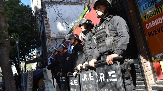 Barrio Agote: desalojaron un local usurpado en el que vivían tres familias