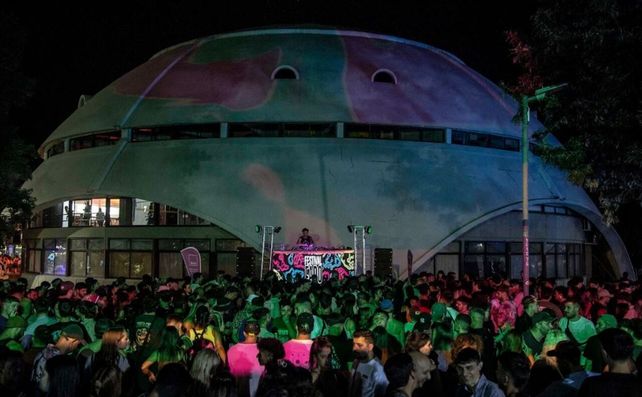 El Festival Faro convocó a una multitud en el Parque Urquiza para disfrutar de variadas propuestas.