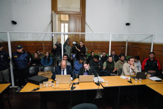 Los imputados frente al tribunal. Se les dictó prisión preventiva a siete de ellos y a un anciano una domiciliaria.