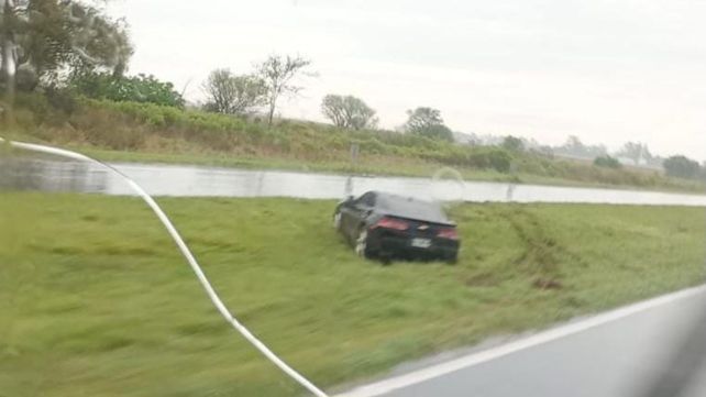 El auto de Kily González sufrió daños pero el técnico de Unión no resultó herido.